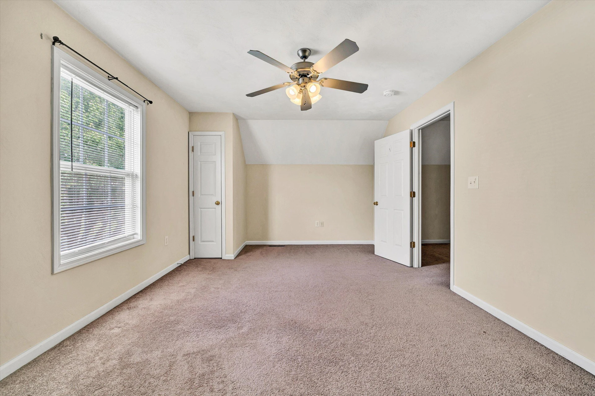 135 Wistaria DR - Photo 19