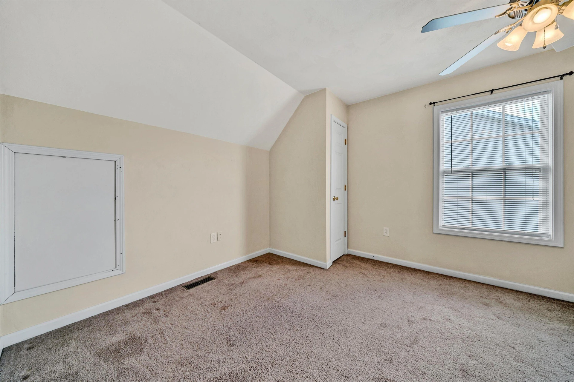 135 Wistaria DR - Photo 22