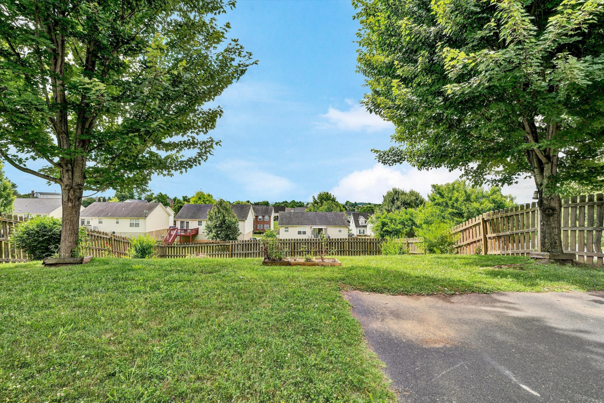 135 Wistaria DR - Photo 29