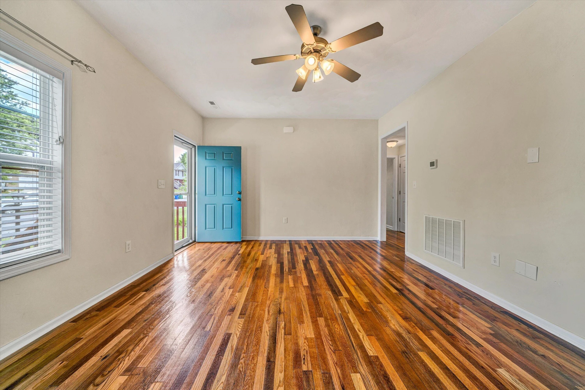 135 Wistaria DR - Photo 5