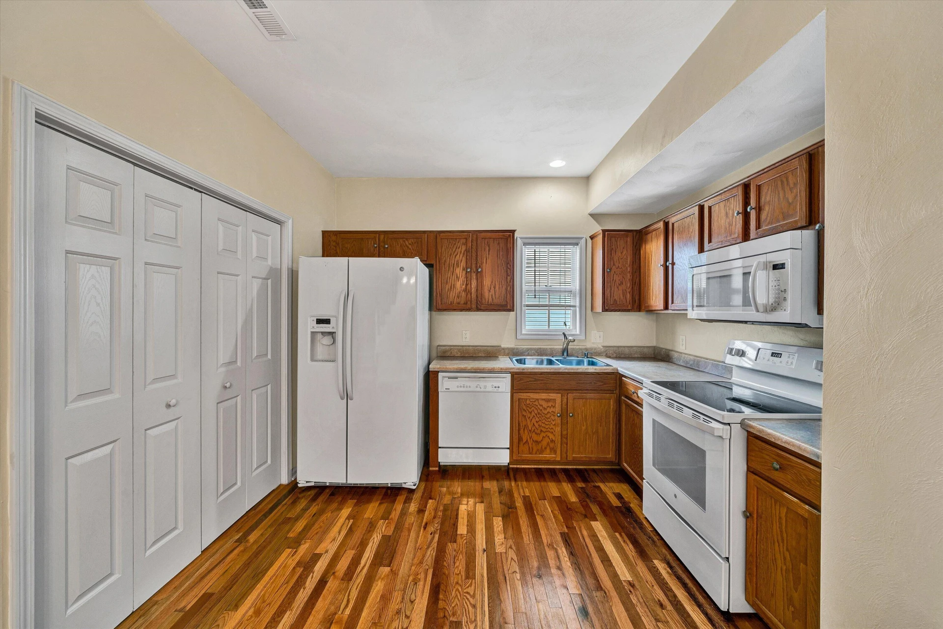 135 Wistaria DR - Photo 8