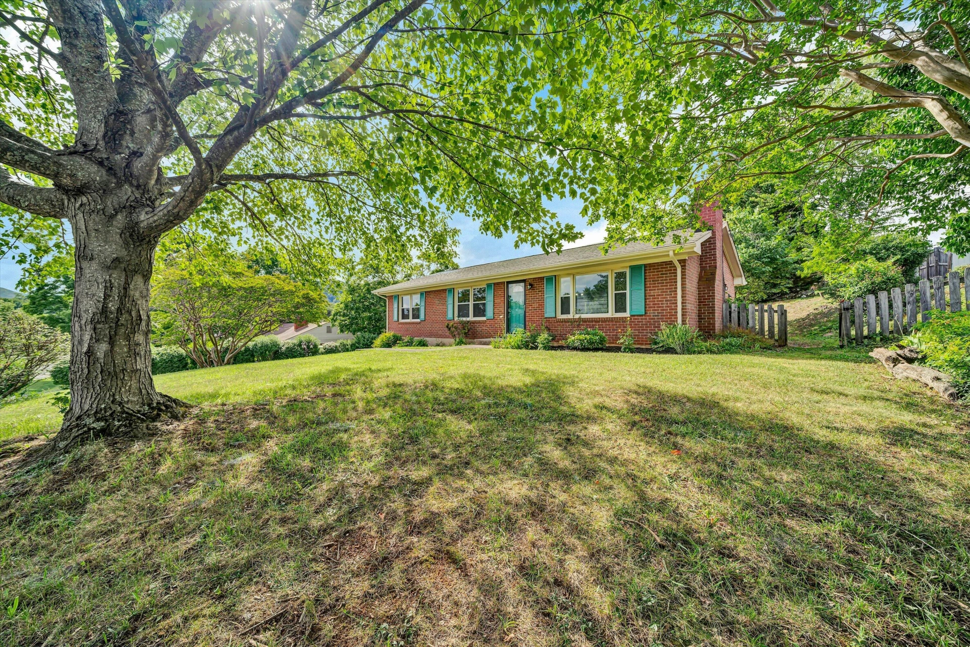 101 Sunnydale CT - Photo 2