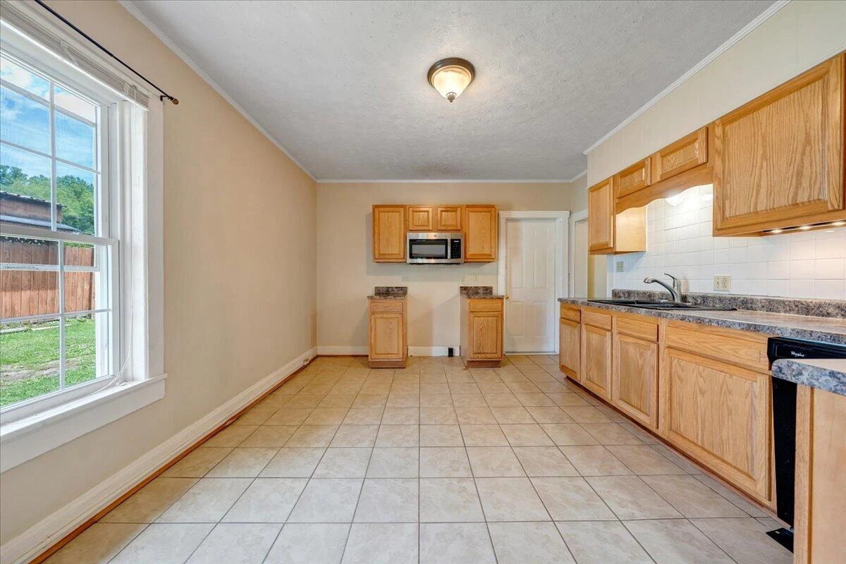 1408 Hatcher AVE - Photo 7