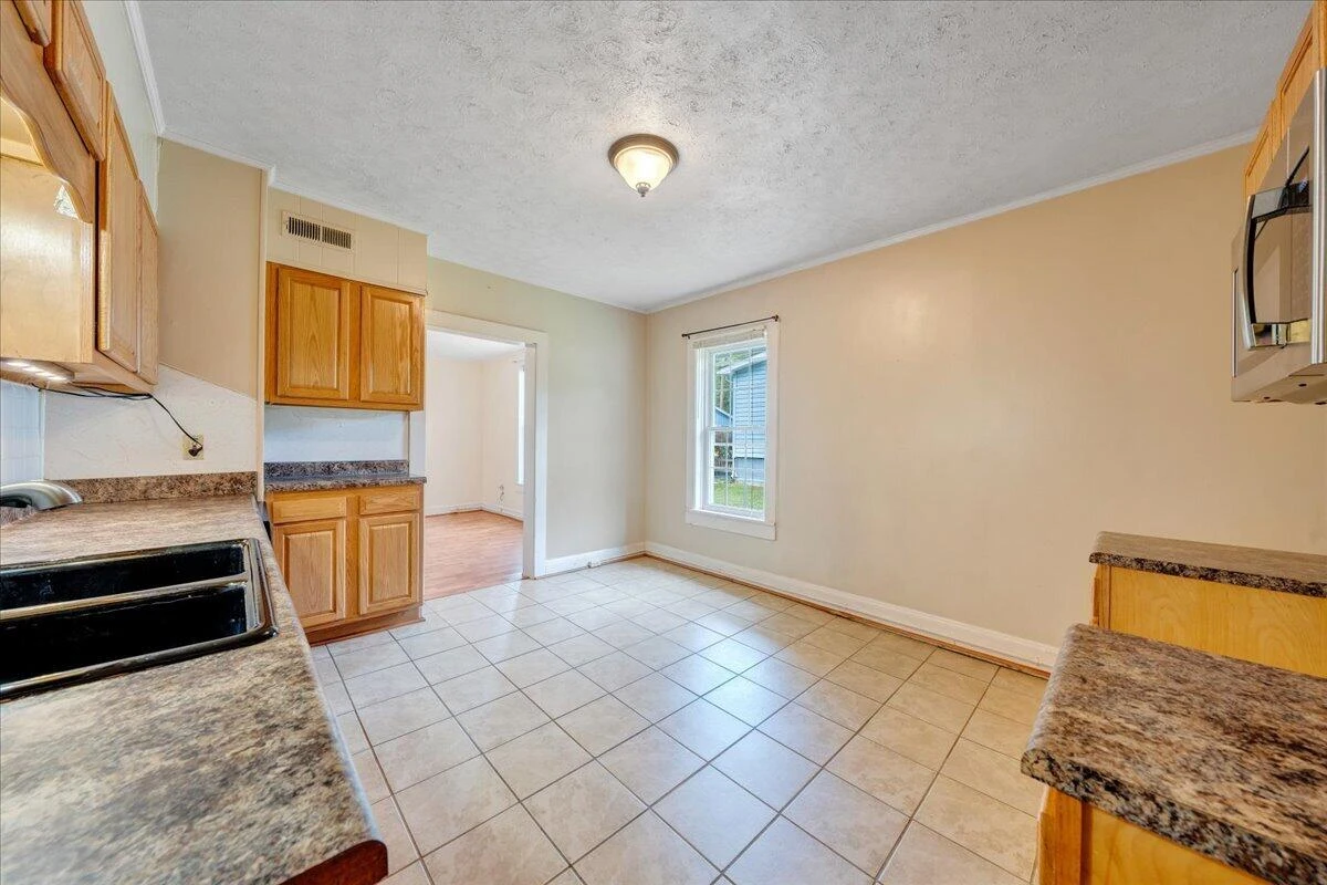 1408 Hatcher AVE - Photo 9