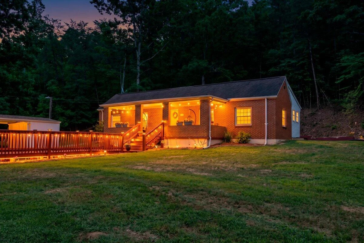 1852 Wildwood RD - Photo 3