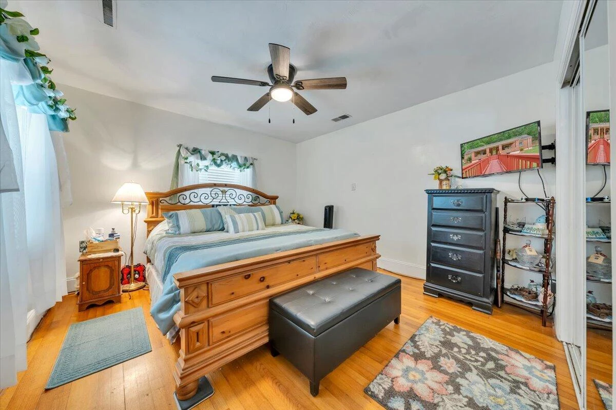 1852 Wildwood RD - Photo 26