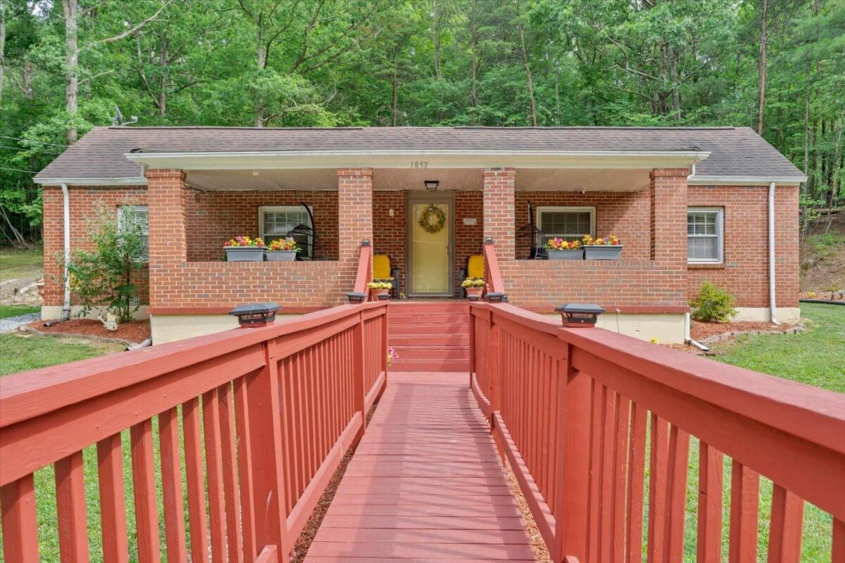 1852 Wildwood RD - Photo 5