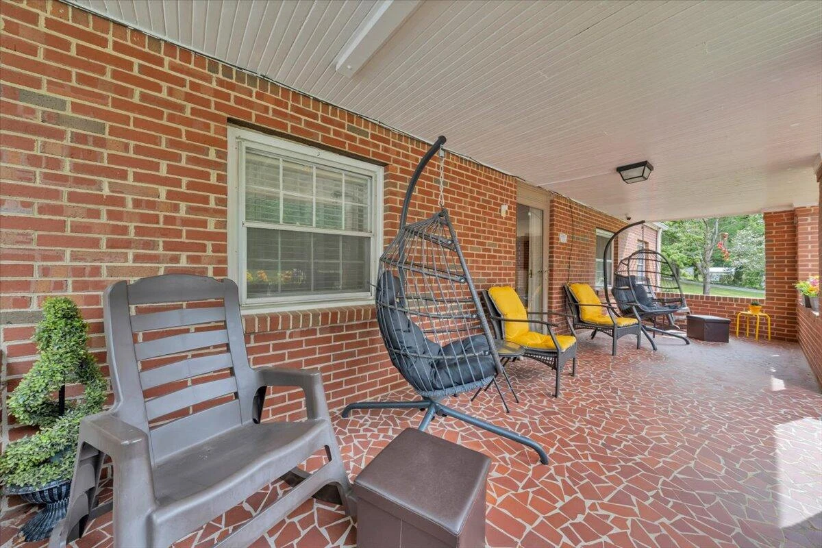 1852 Wildwood RD - Photo 6