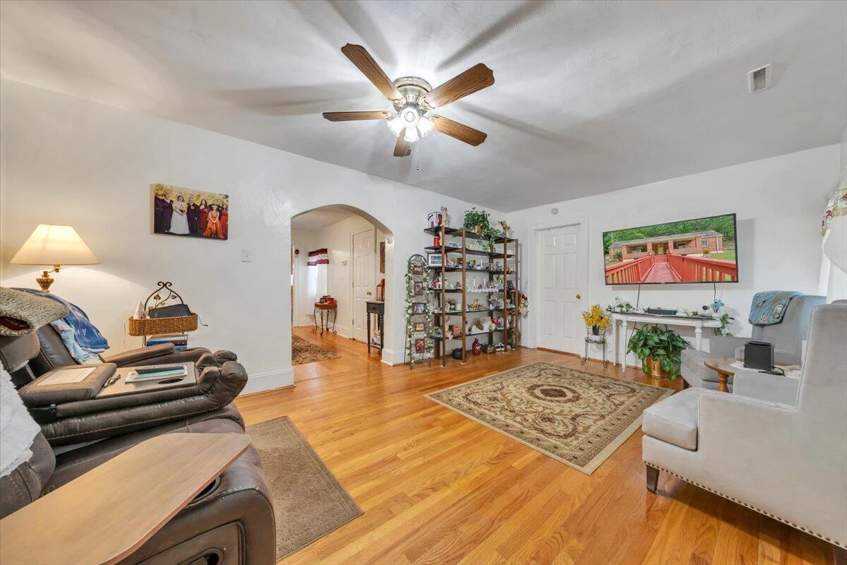 1852 Wildwood RD - Photo 8