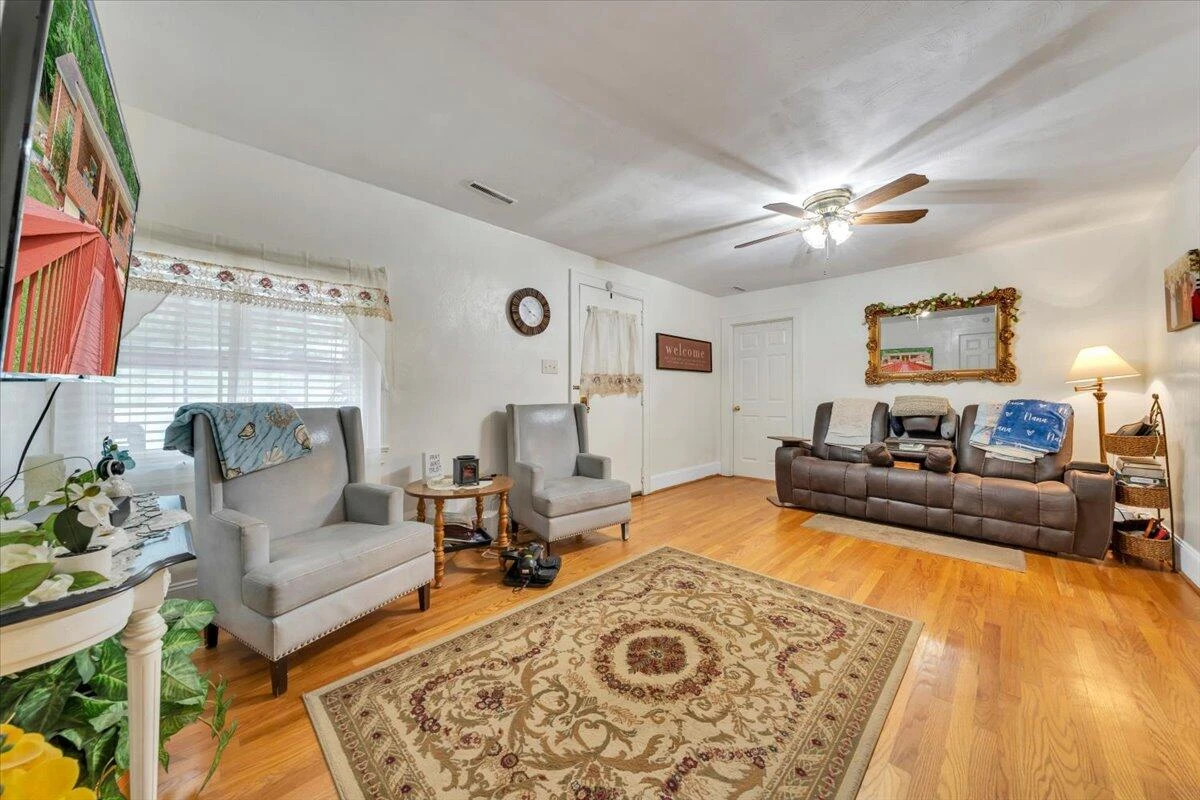 1852 Wildwood RD - Photo 11
