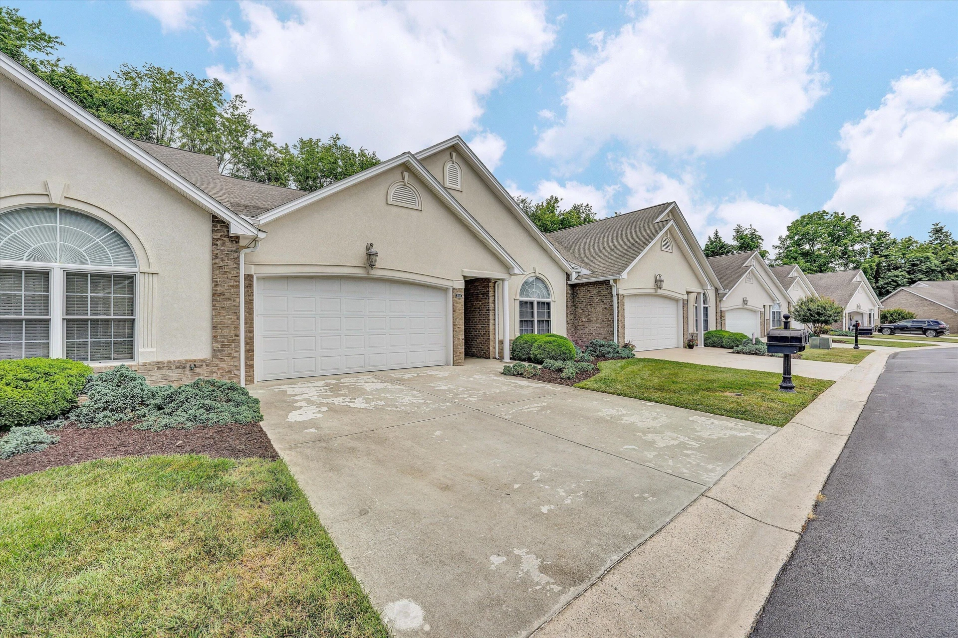 555 Greenway Landing PL - Photo 4