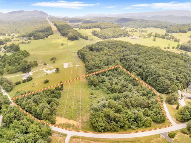 8380 Arabian LN, Catawba, VA, 24070