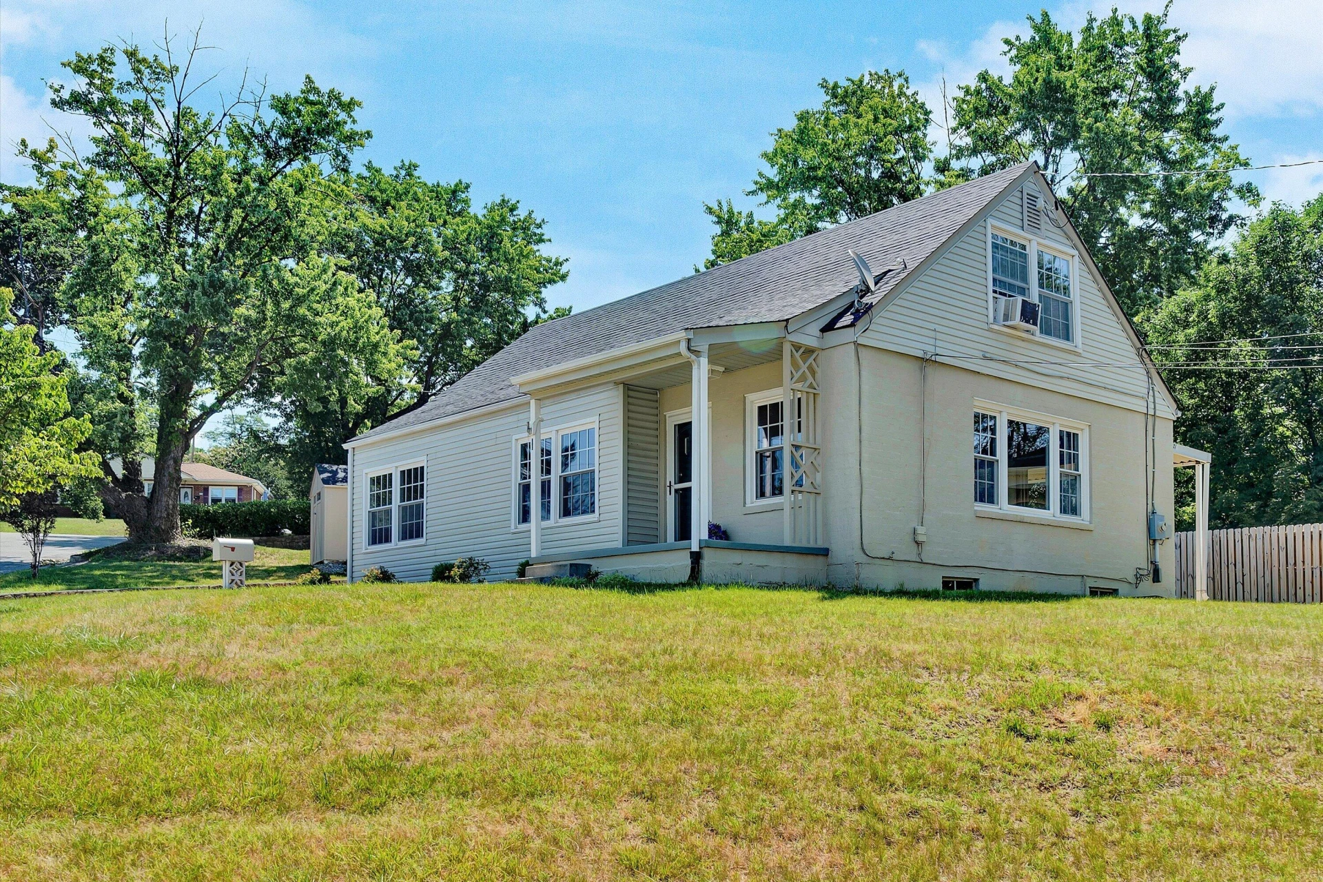 216 Valleydale AVE - Photo 2