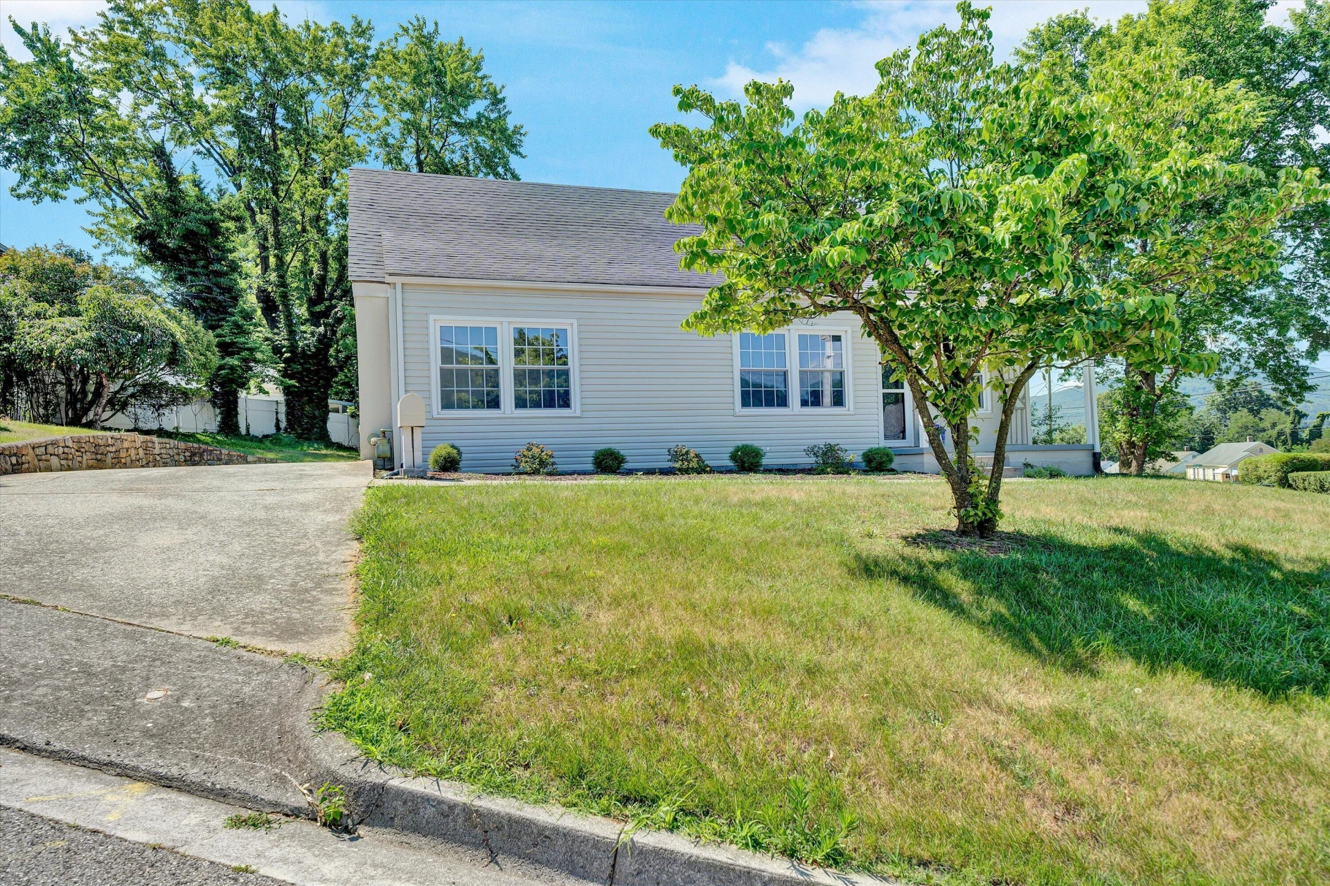 216 Valleydale AVE - Photo 5