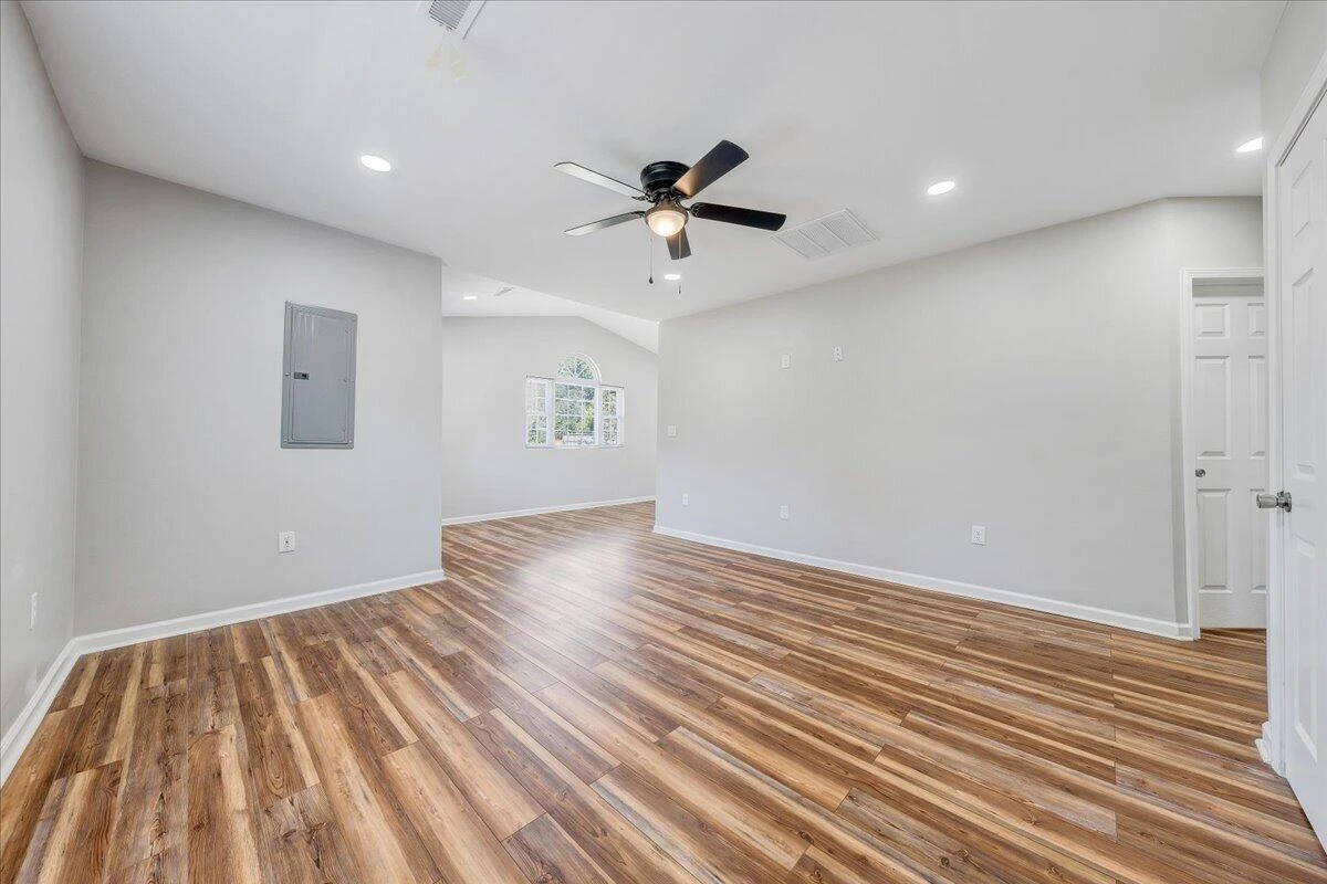 8501 Holly Tree DR - Photo 10