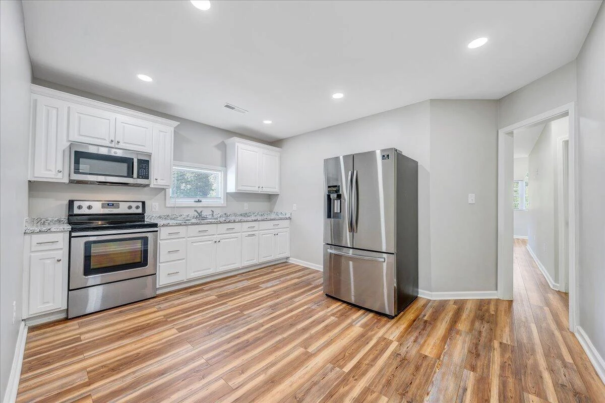 8501 Holly Tree DR - Photo 11