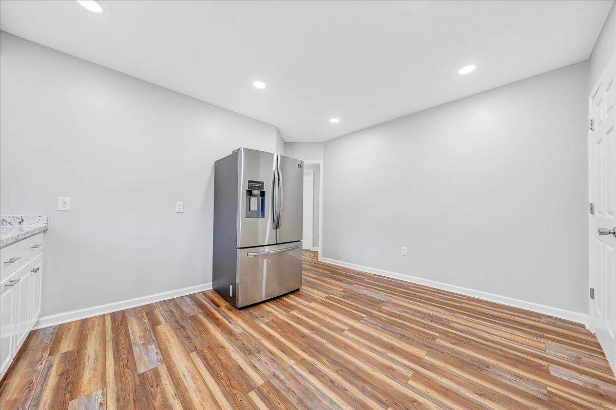 8501 Holly Tree DR - Photo 14