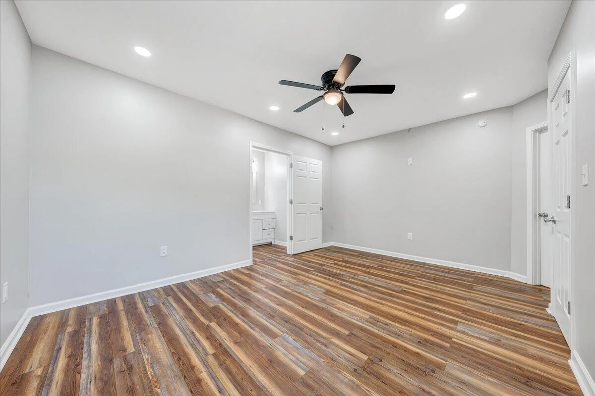 8501 Holly Tree DR - Photo 15