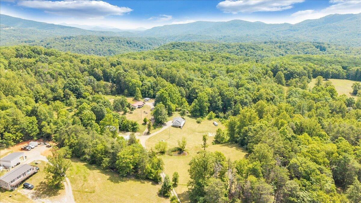 8501 Holly Tree DR - Photo 37