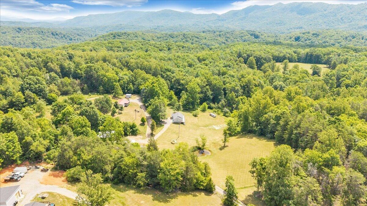 8501 Holly Tree DR - Photo 38