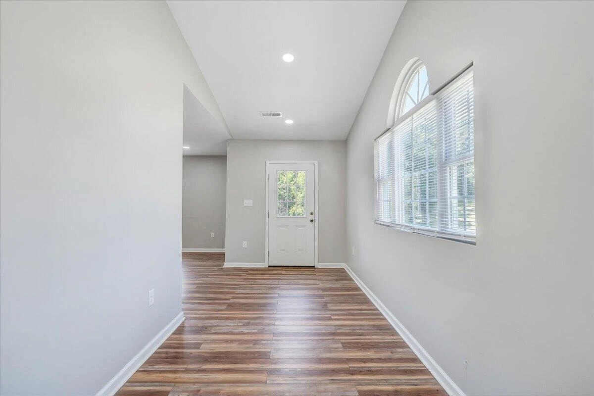 8501 Holly Tree DR - Photo 5