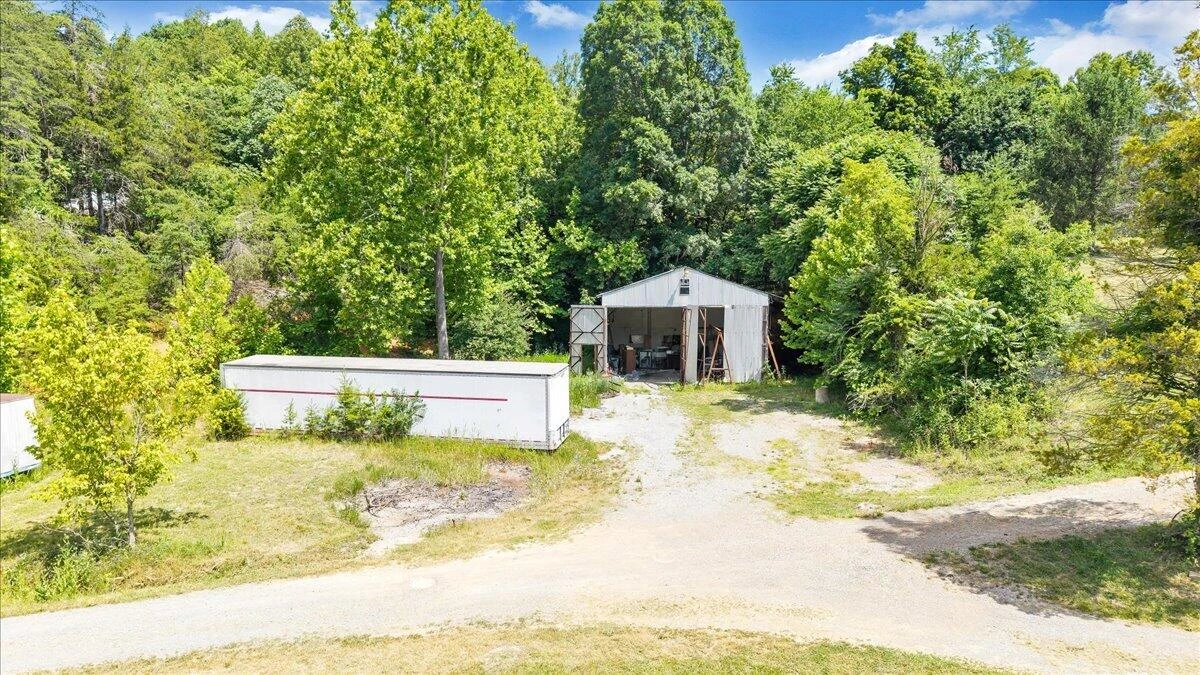 8501 Holly Tree DR - Photo 52