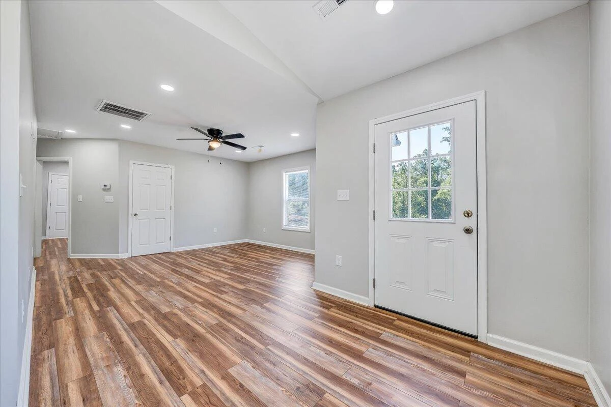 8501 Holly Tree DR - Photo 7