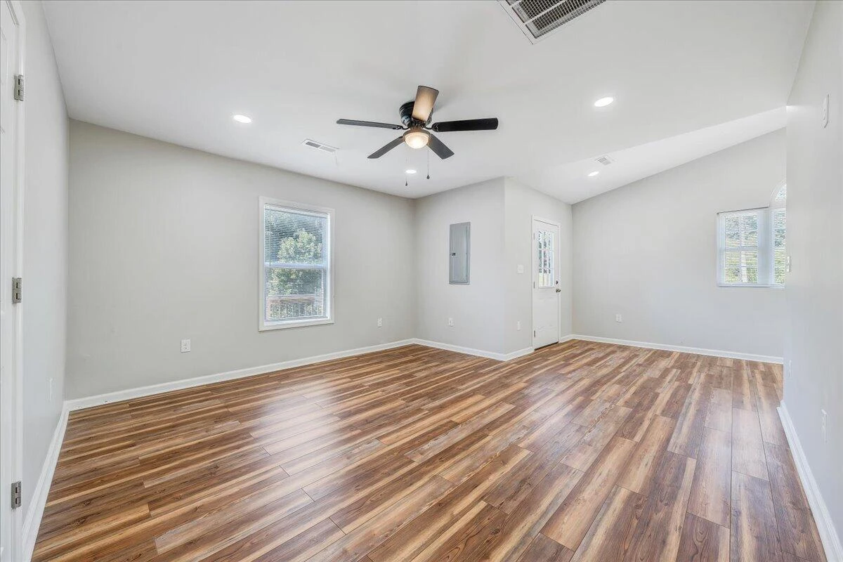 8501 Holly Tree DR - Photo 9