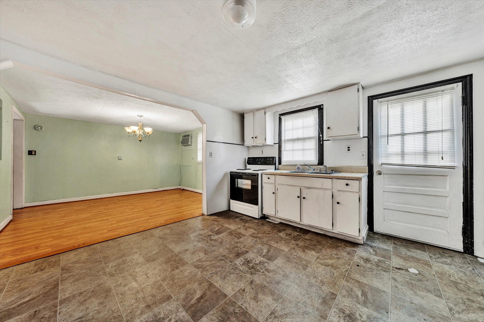 11738 Leesville RD - Photo 42