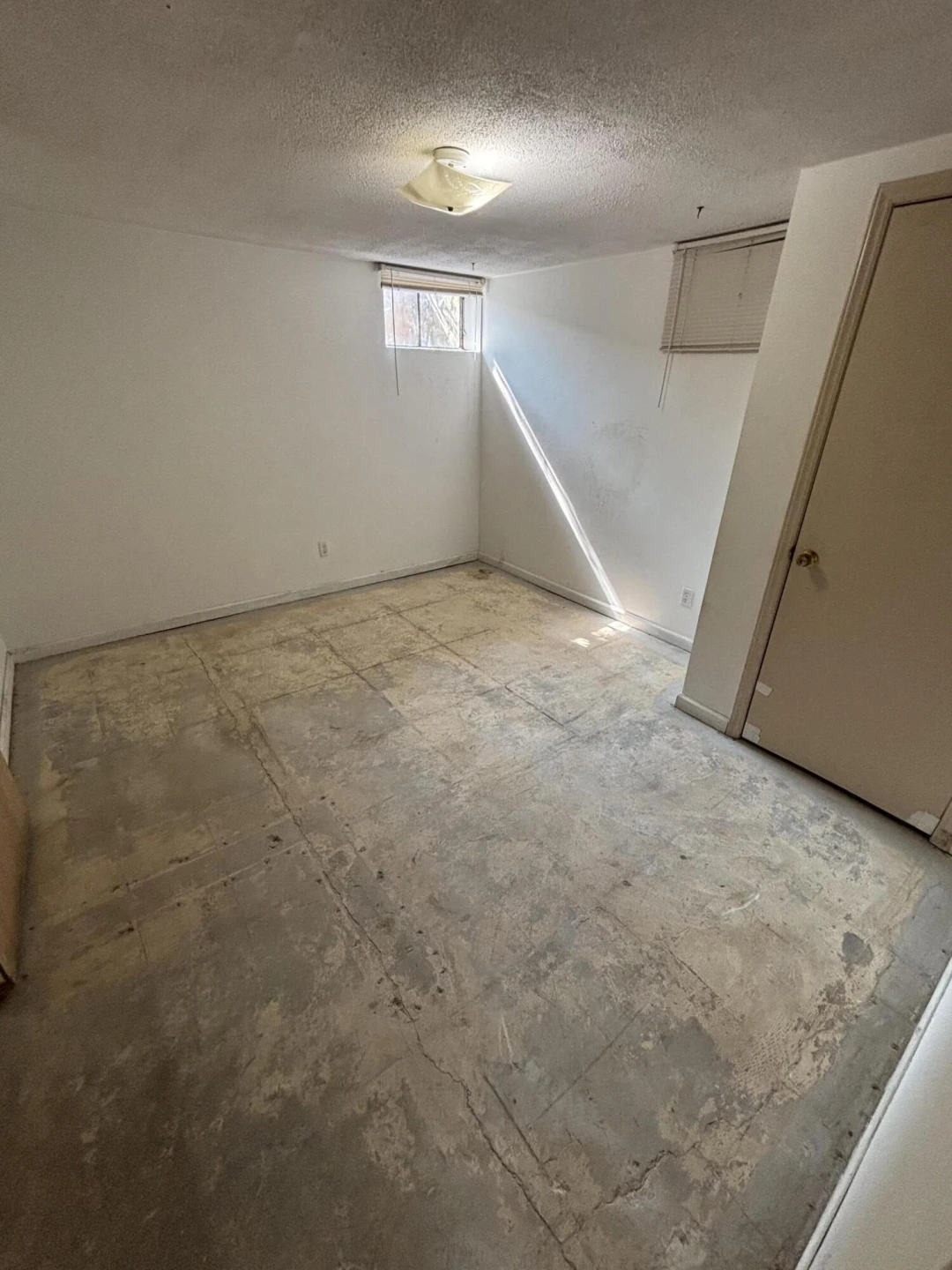 810 E Riverside DR - Photo 11