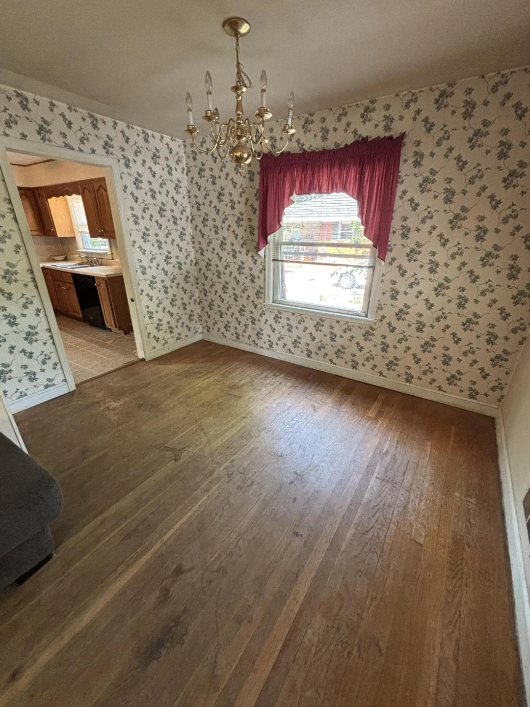 810 E Riverside DR - Photo 4