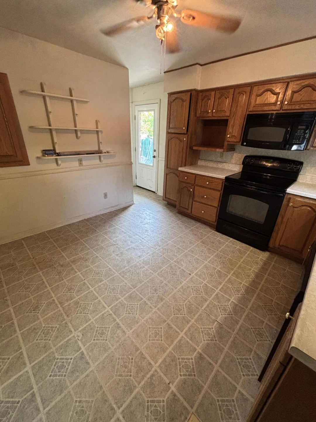 810 E Riverside DR - Photo 6