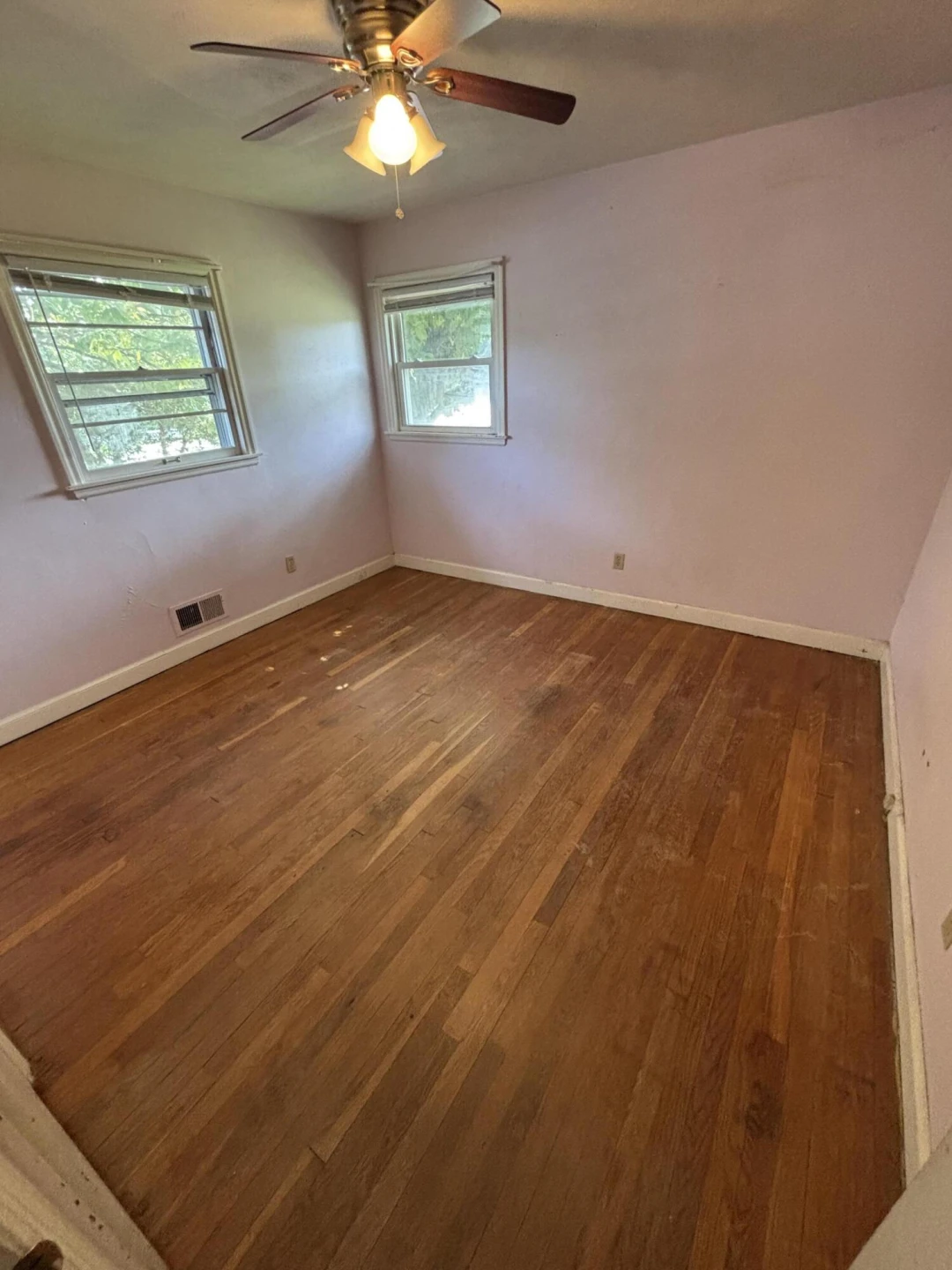 810 E Riverside DR - Photo 7