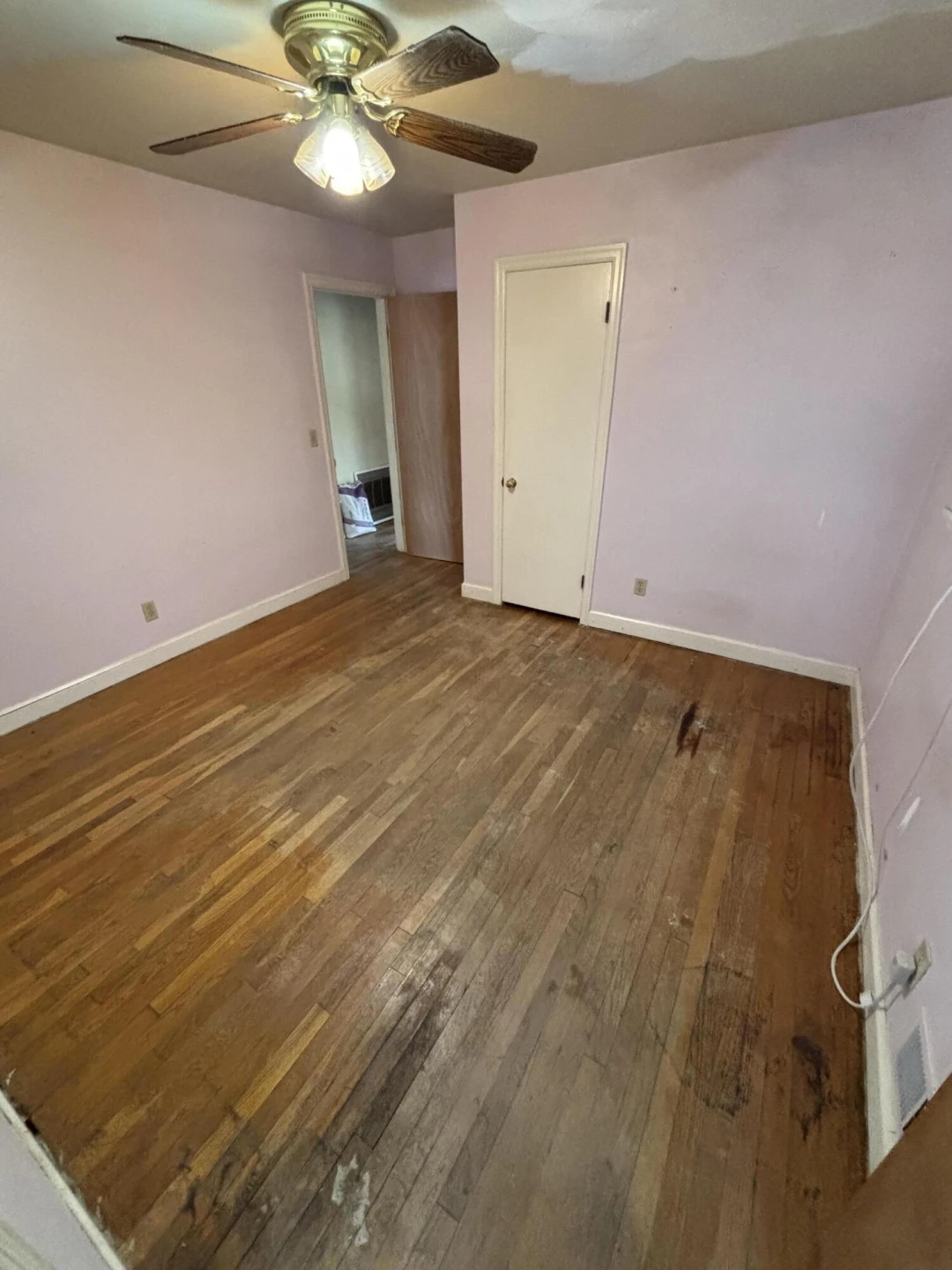 810 E Riverside DR - Photo 9