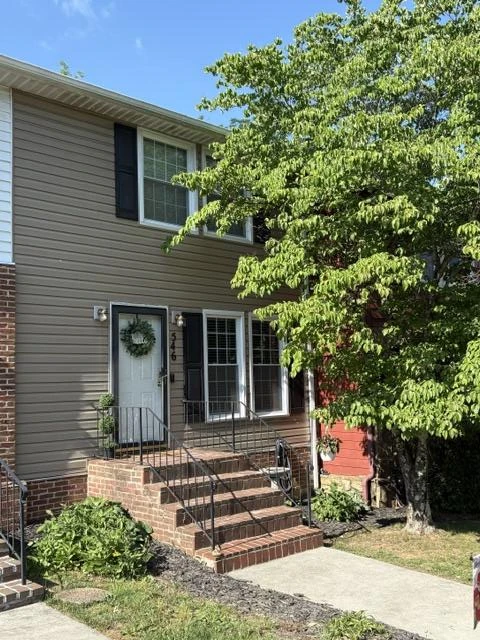 546 Westminister LN