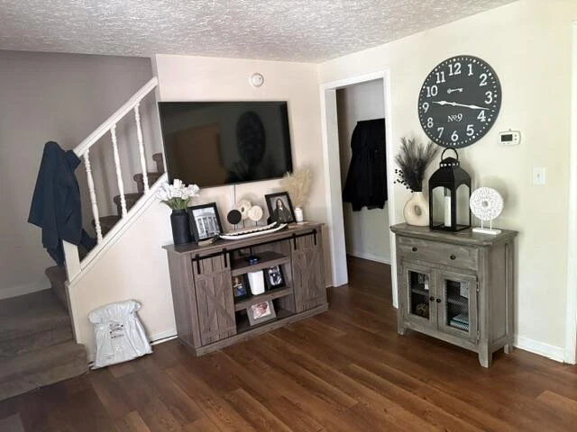546 Westminister LN - Photo 3