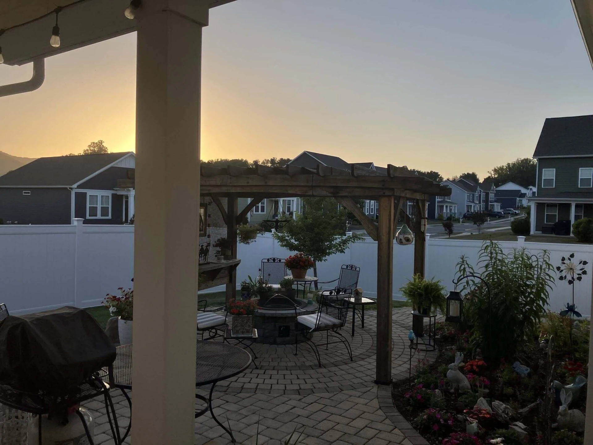 272 Shenandoah AVE - Photo 2