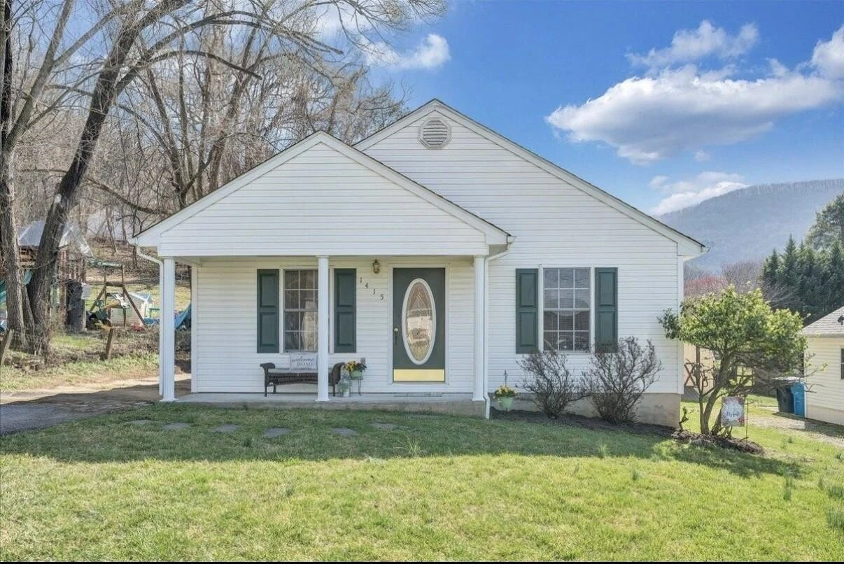 1415 Eanes RD SE