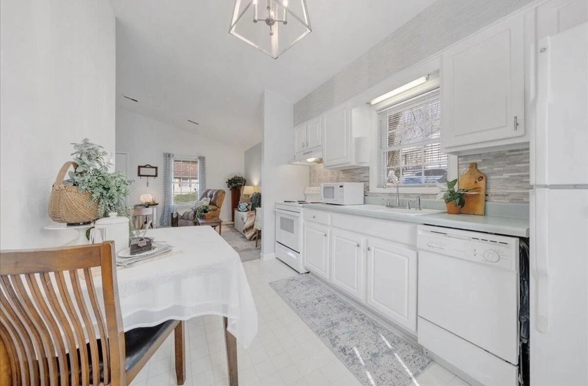1415 Eanes RD SE - Photo 3