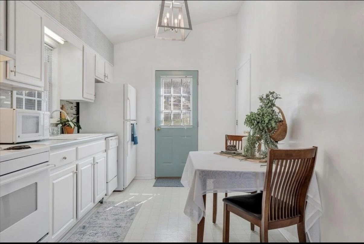 1415 Eanes RD SE - Photo 4
