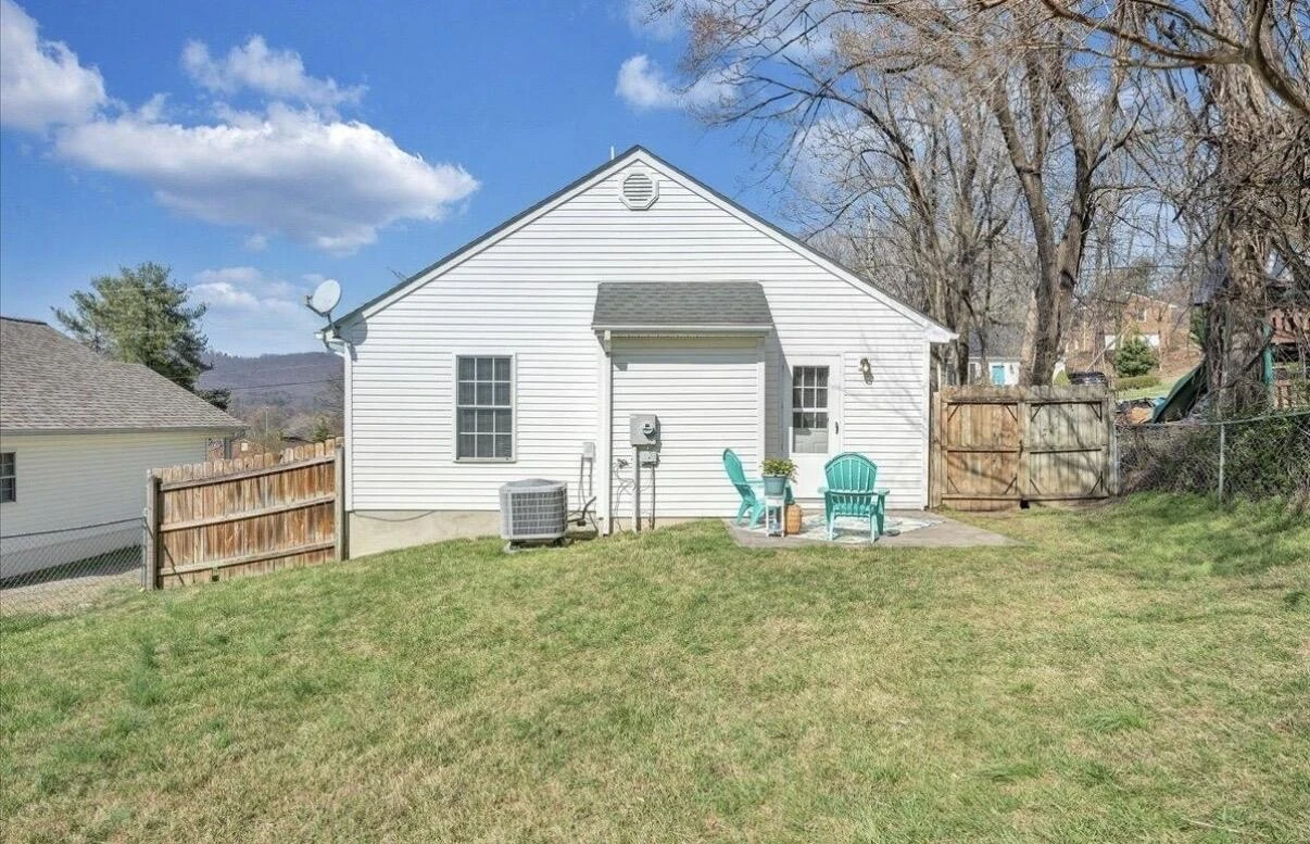 1415 Eanes RD SE - Photo 9
