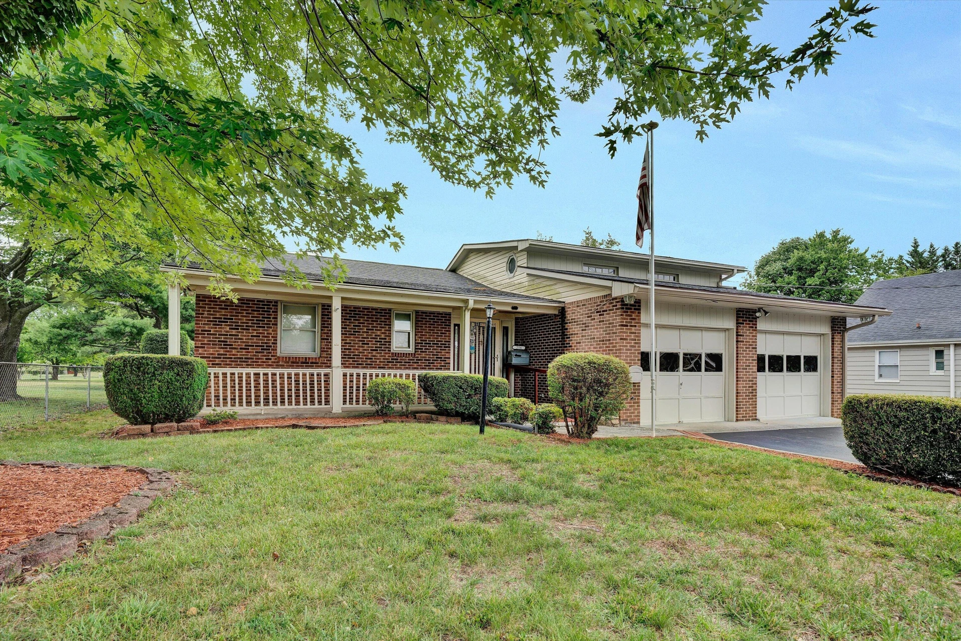 216 Poplar AVE