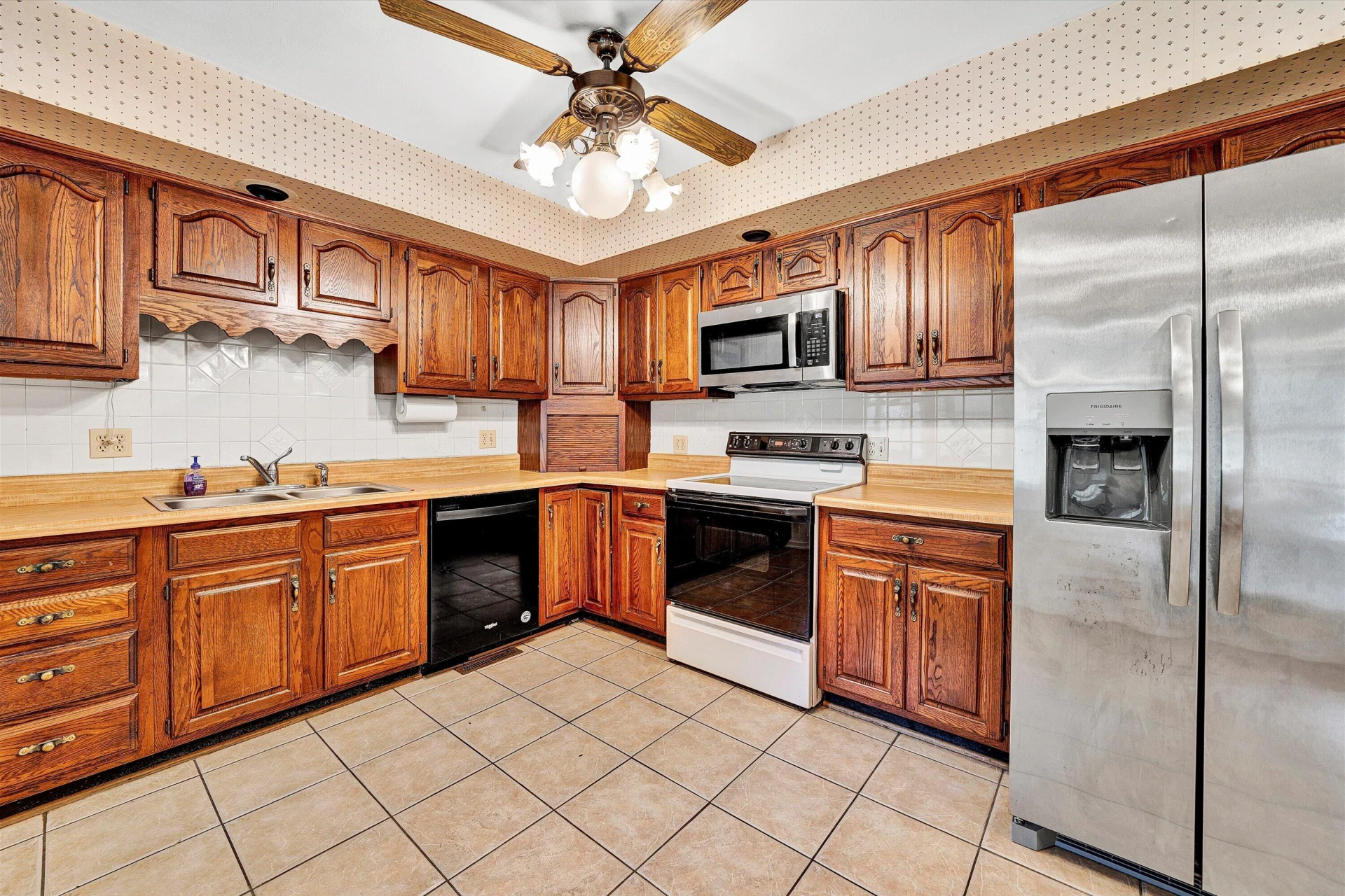 216 Poplar AVE - Photo 12