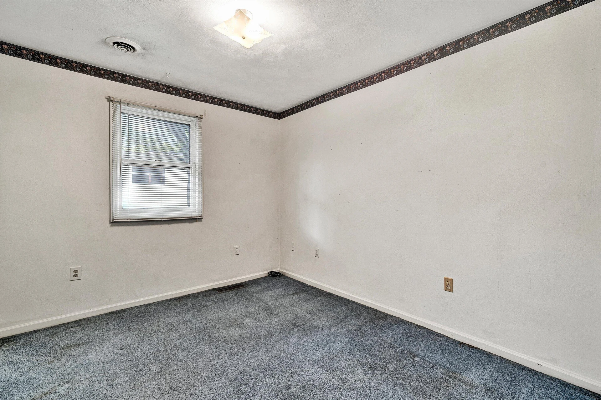 216 Poplar AVE - Photo 14