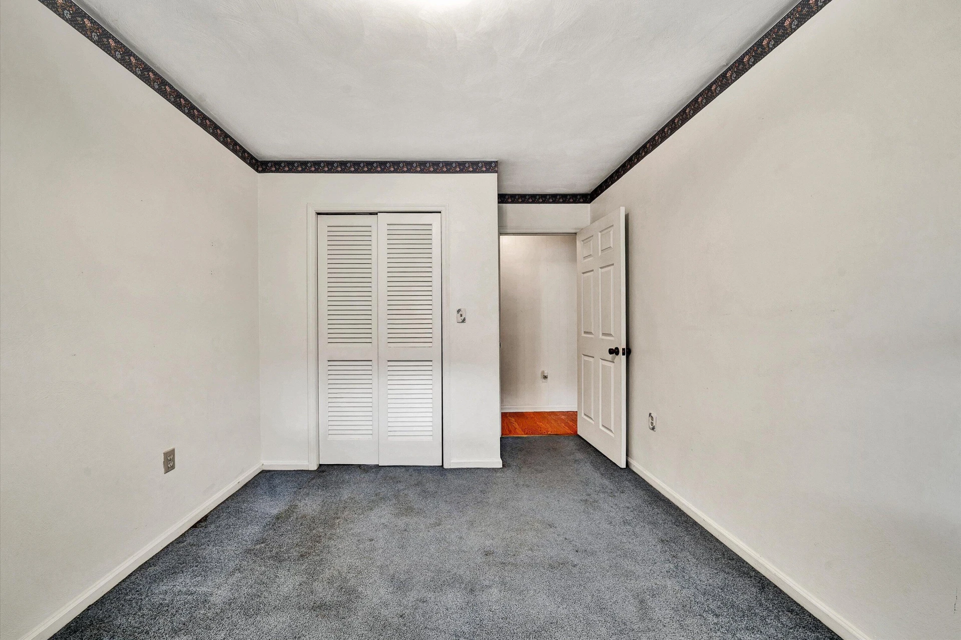 216 Poplar AVE - Photo 15
