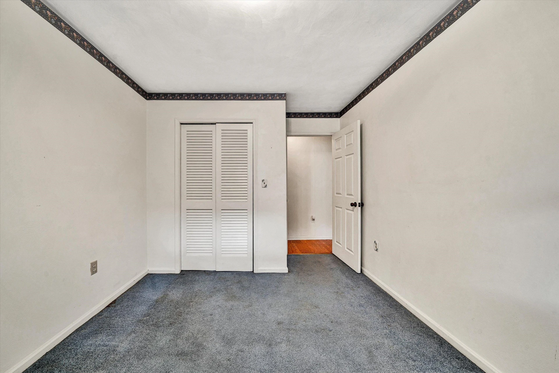 216 Poplar AVE - Photo 16