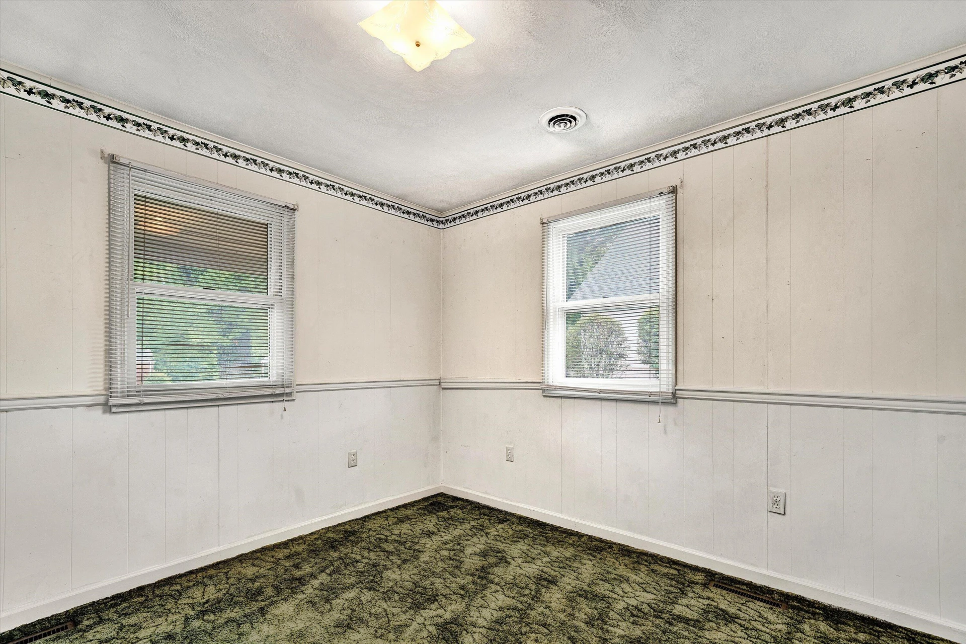 216 Poplar AVE - Photo 18