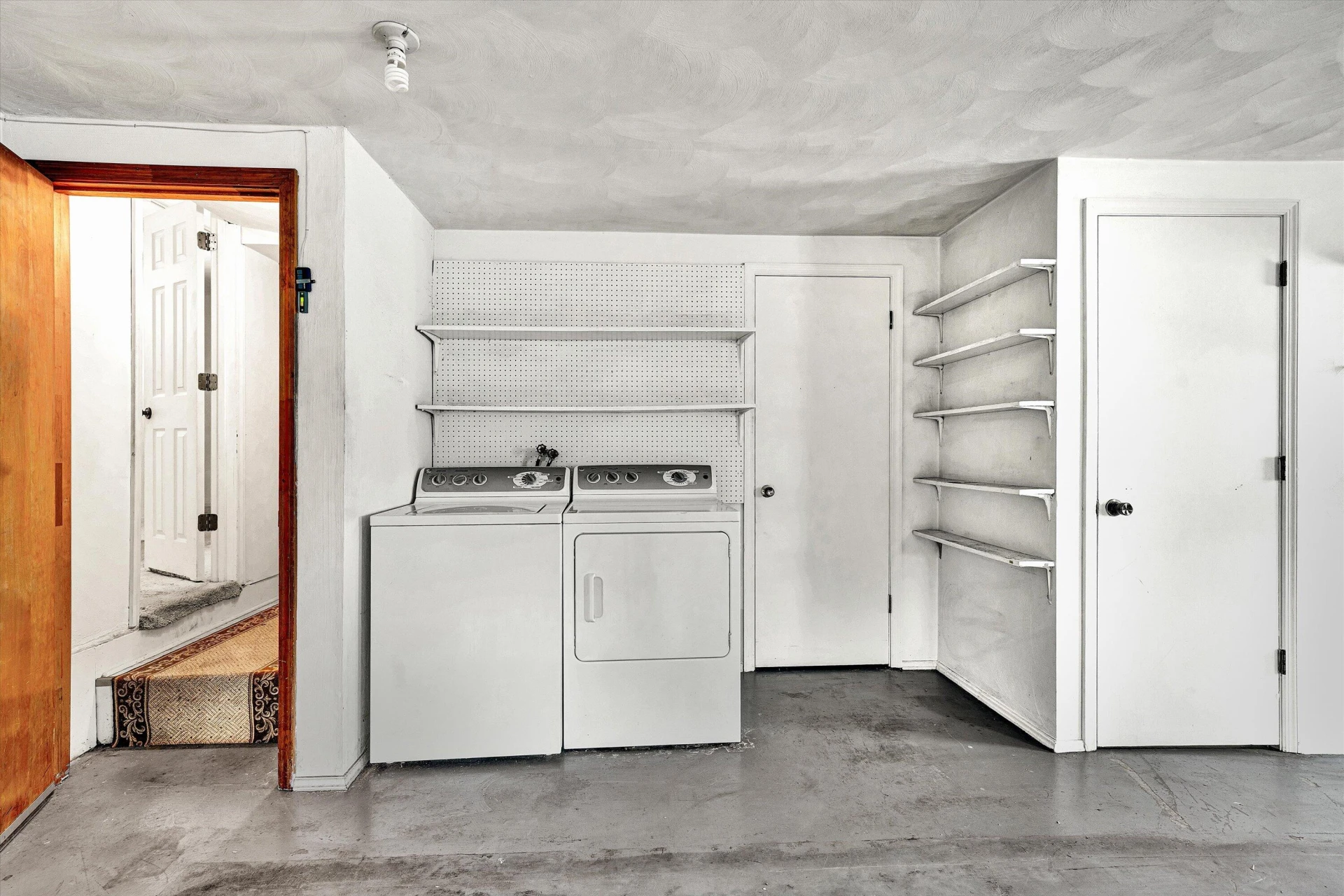 216 Poplar AVE - Photo 28