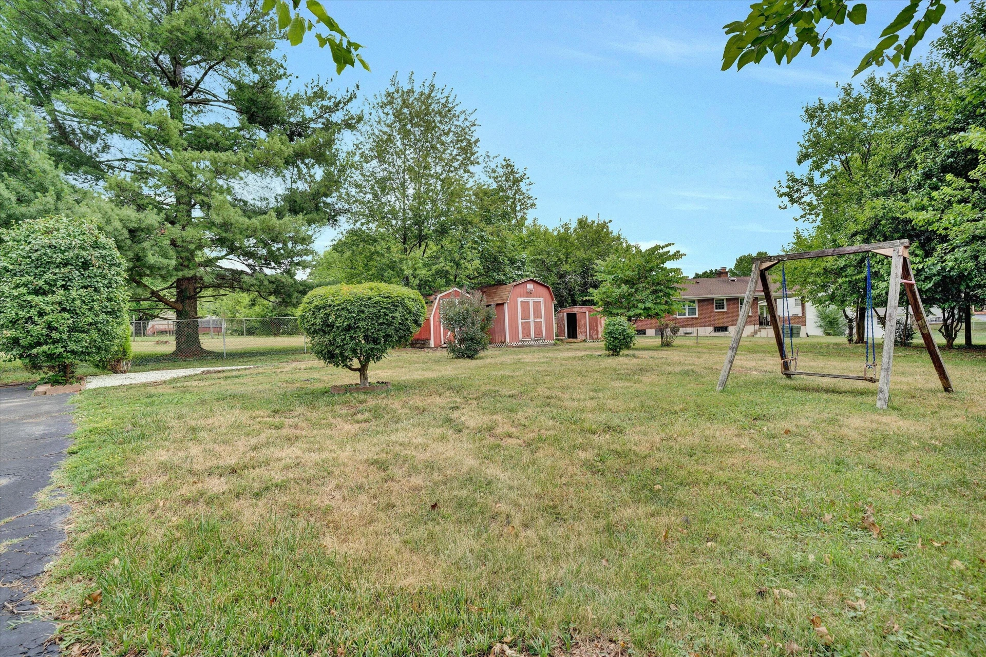 216 Poplar AVE - Photo 34