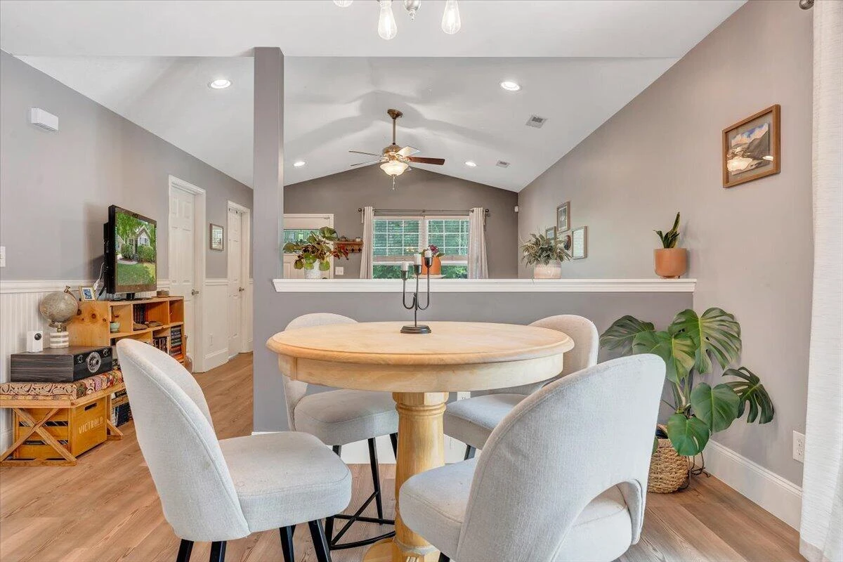 3310 Belle AVE NE - Photo 13